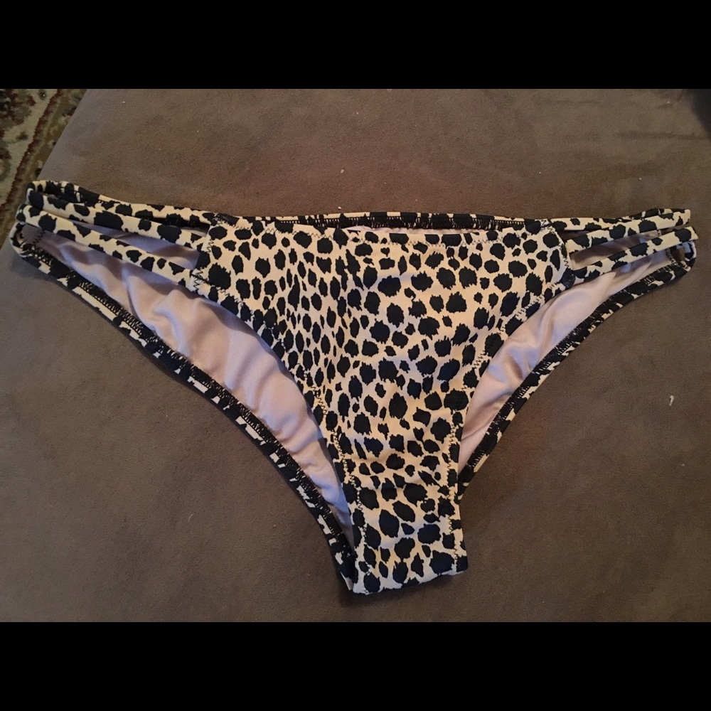 Victoria Secret Stappy Cheeky Bottoms
