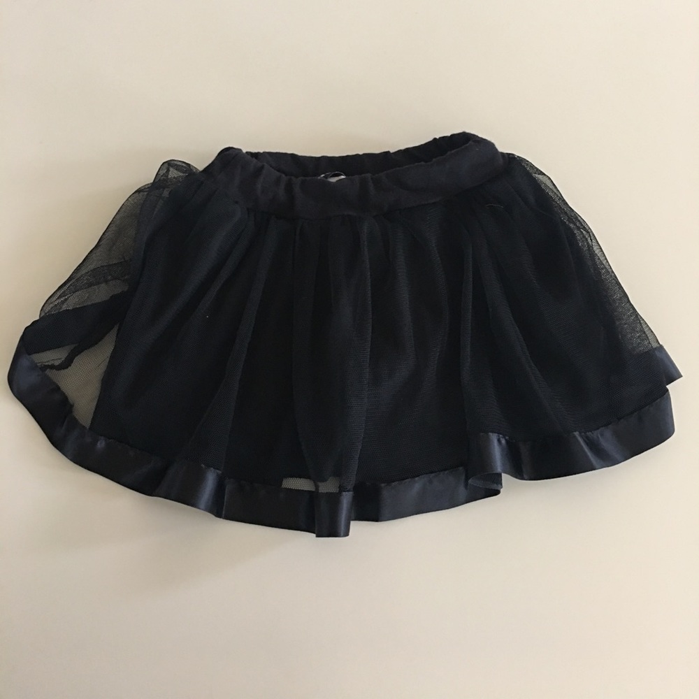 Little girl's lace skirt