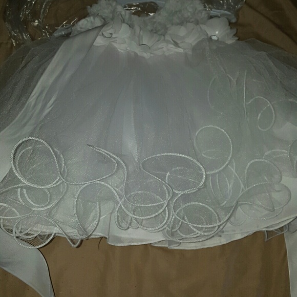 A white flower dress - Picture 2 of 3