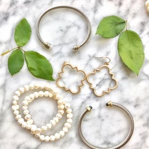 Kendra Scott style quatrefoil gold earrings