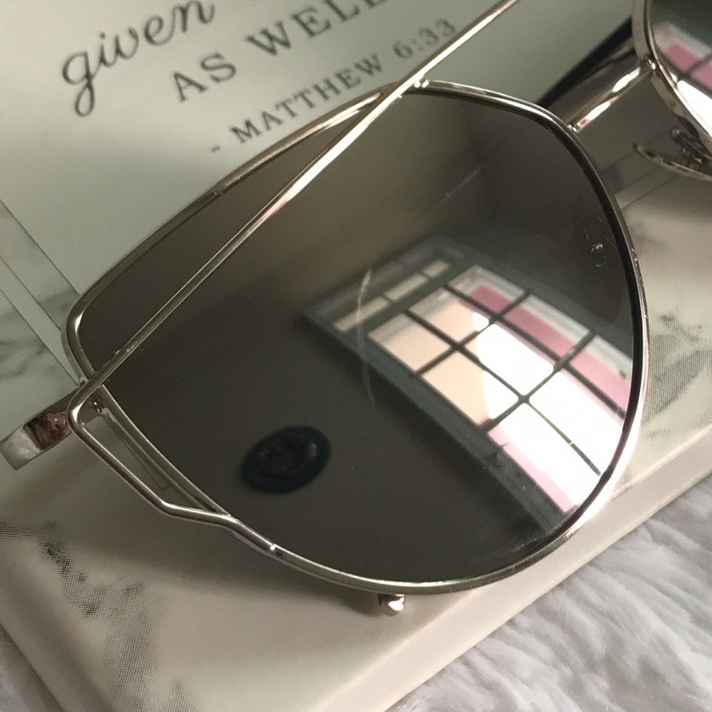 🌙Silver Mirrored Cat Eye Aviator Sunnies🌙 - Picture 6 of 8
