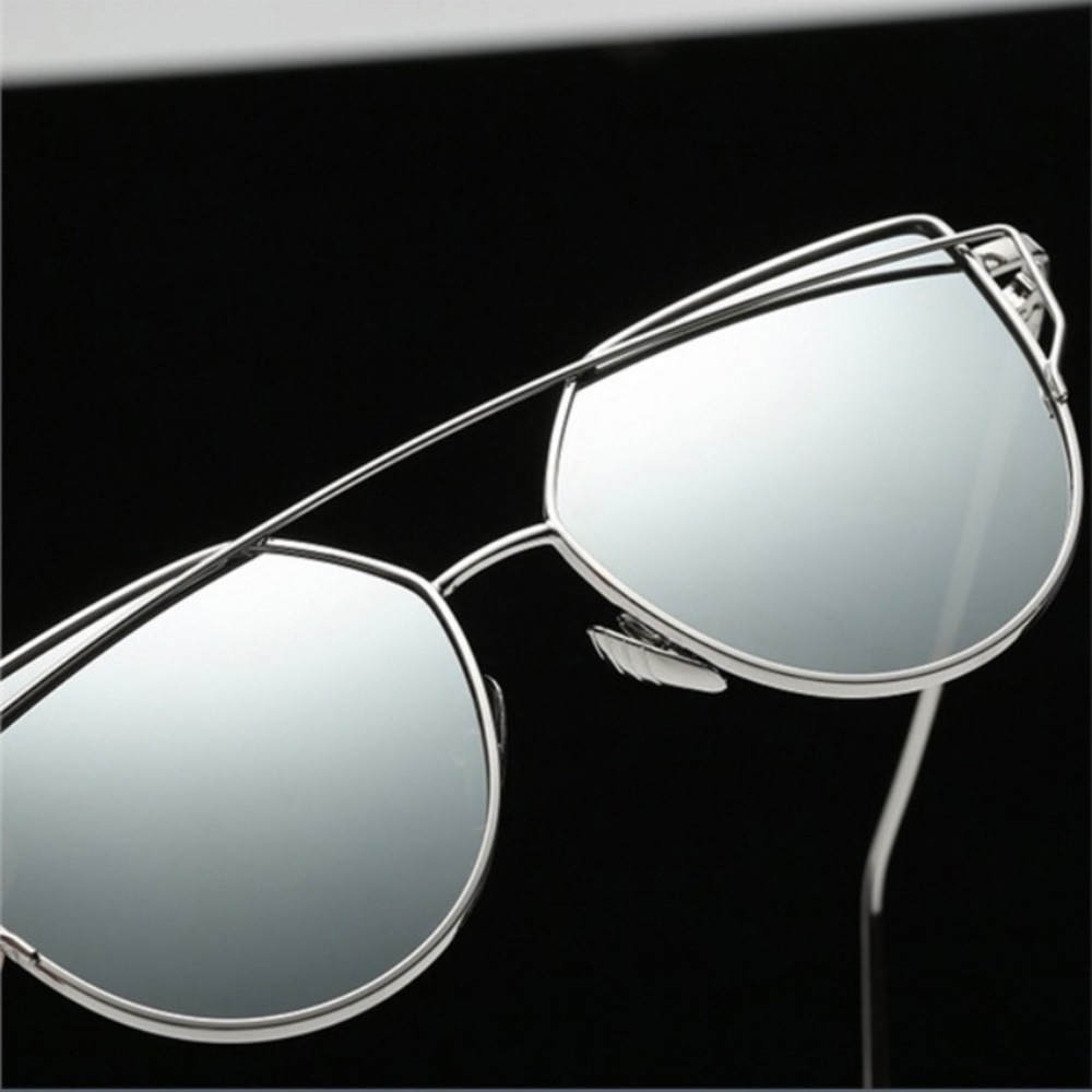 🌙Silver Mirrored Cat Eye Aviator Sunnies🌙 - Picture 7 of 8