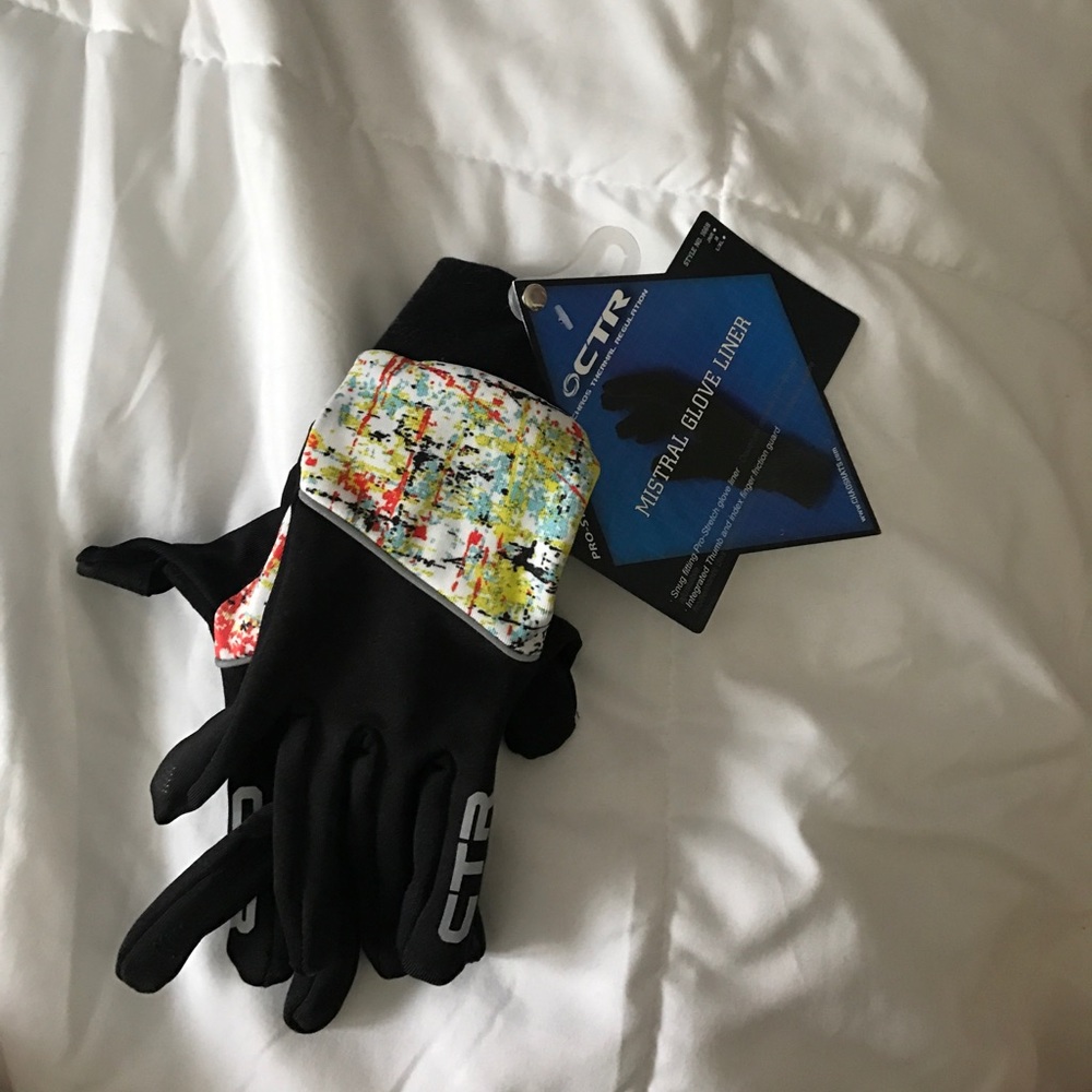 Black running gloves