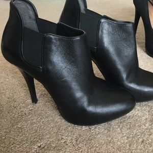 Black Leather Guess ankle boots