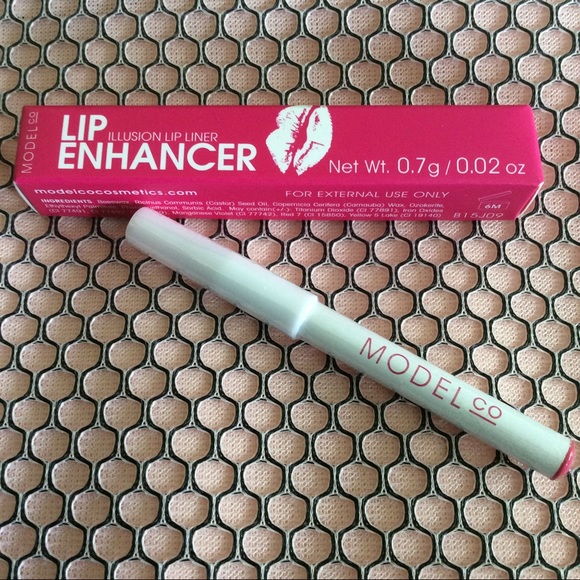 Model Co Other - Model Co Lip Enhancer Illusion Lip Liner