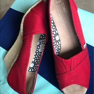 Beautiful RED TOMS wedges