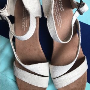 BNWOT strappy canvas TOMS wedges