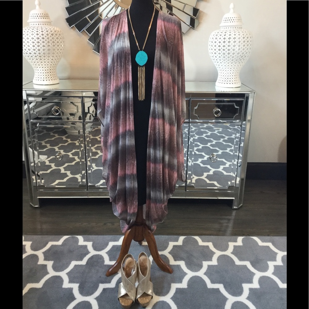 Firm Flash Sale🔥🔥Alexis Kimono