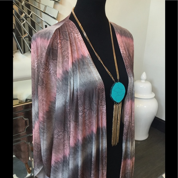 Firm Flash Sale🔥🔥Alexis Kimono - Picture 2 of 6