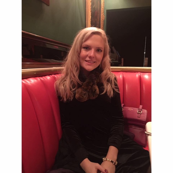 Meet your Posher, Ivy - Picture 2 of 2