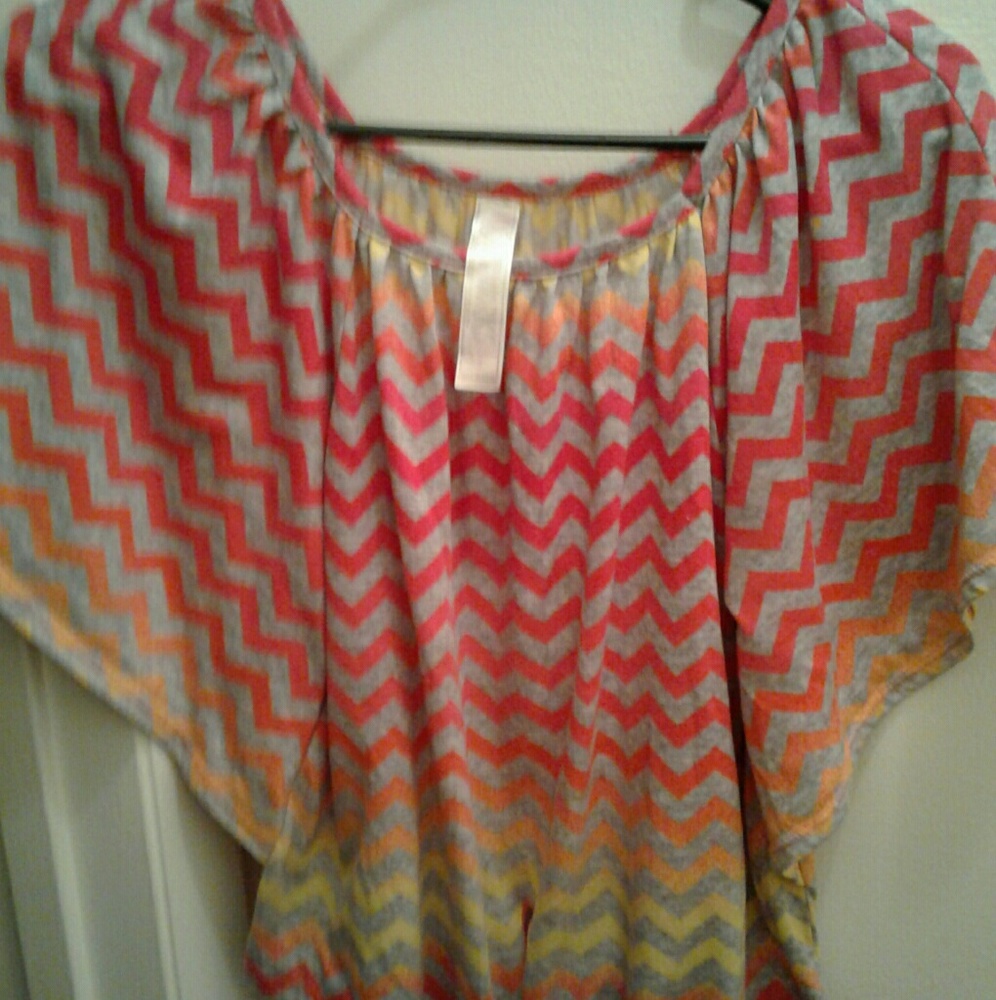Colorful wide-sleeve top