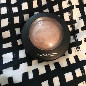MAC soft and gentle highlighter
