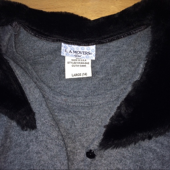 Cute kids sweater 🦋 - Picture 3 of 4