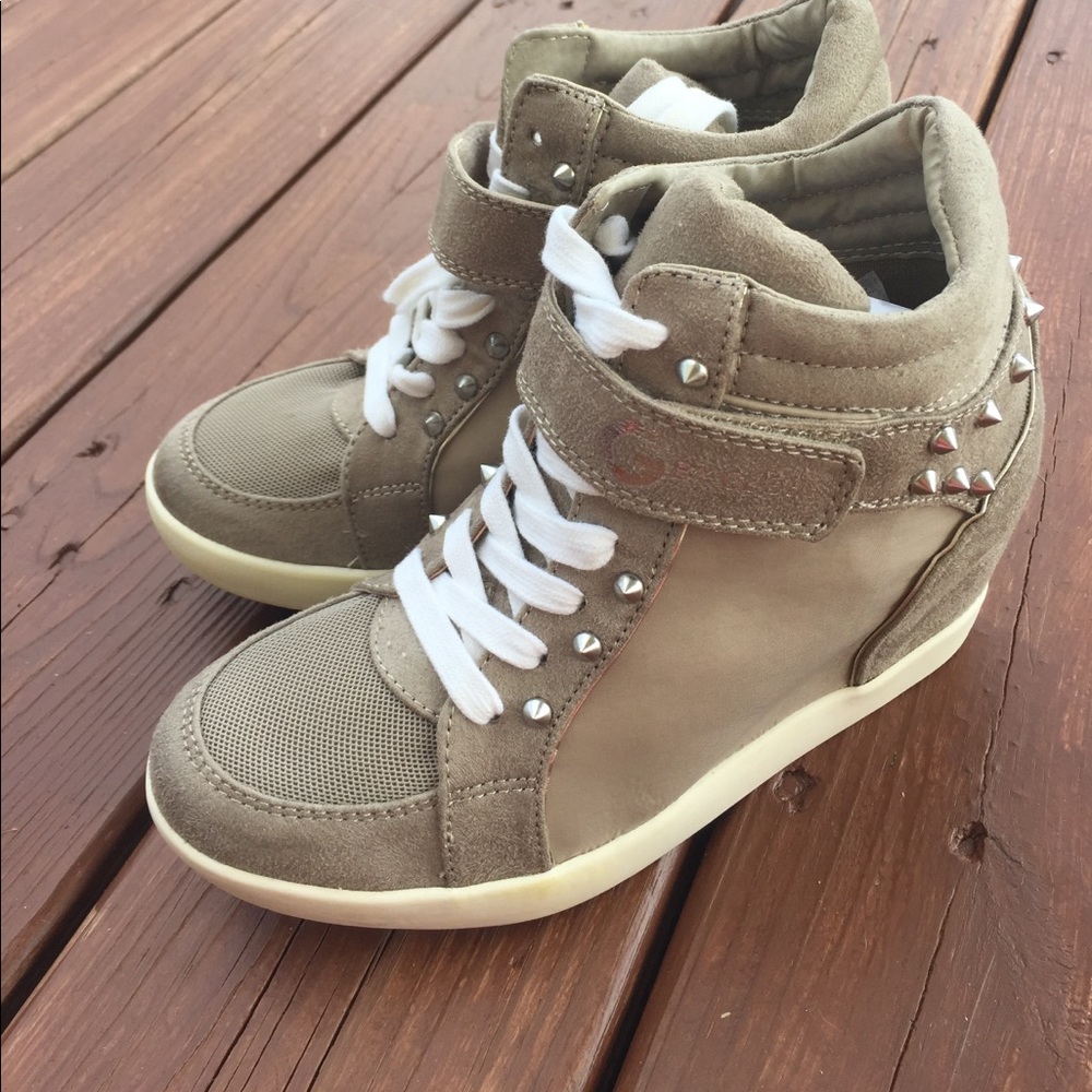 Brand new! Never been wore!