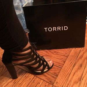 Black high heels by Torrid