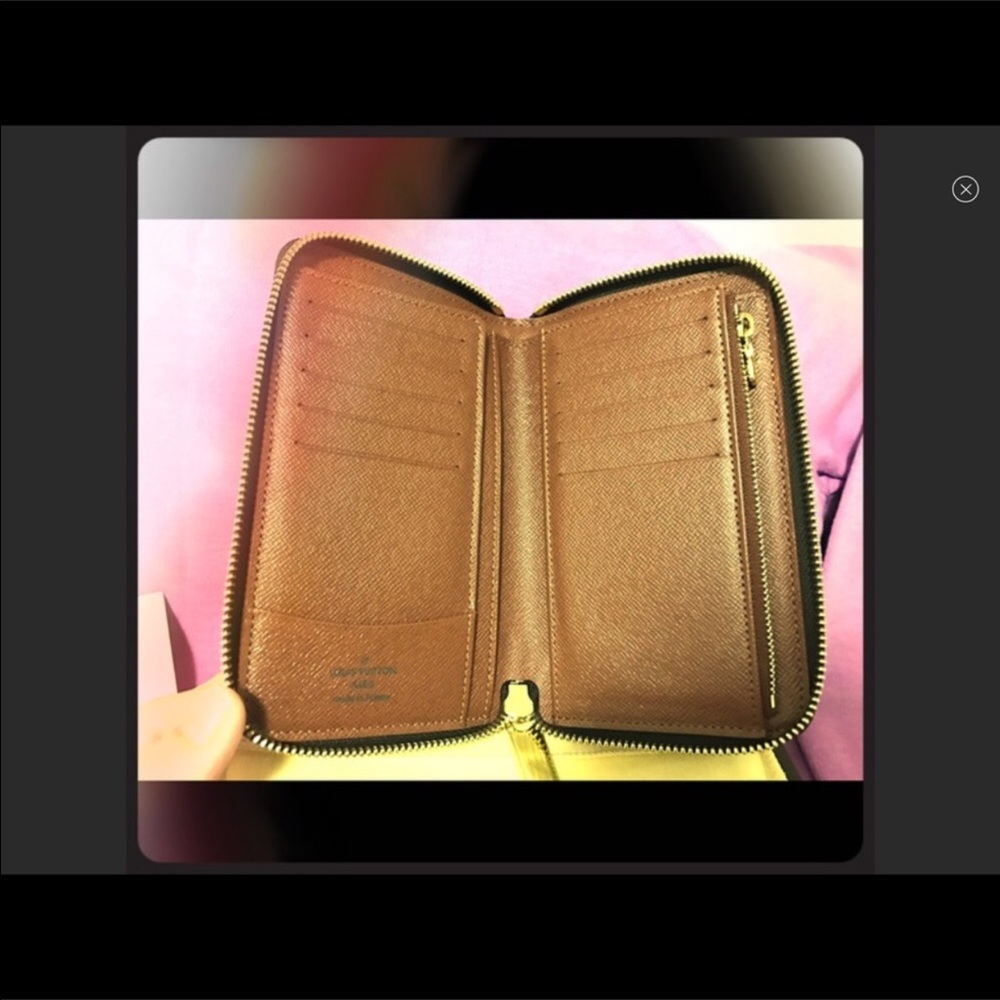IN SEARCH OF! Louis Vuitton zippy compact wallet.