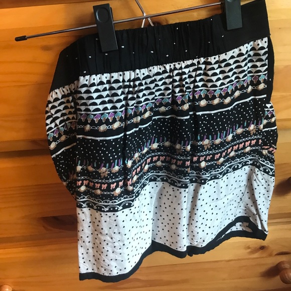 Black patterned skirt - Picture 2 of 2