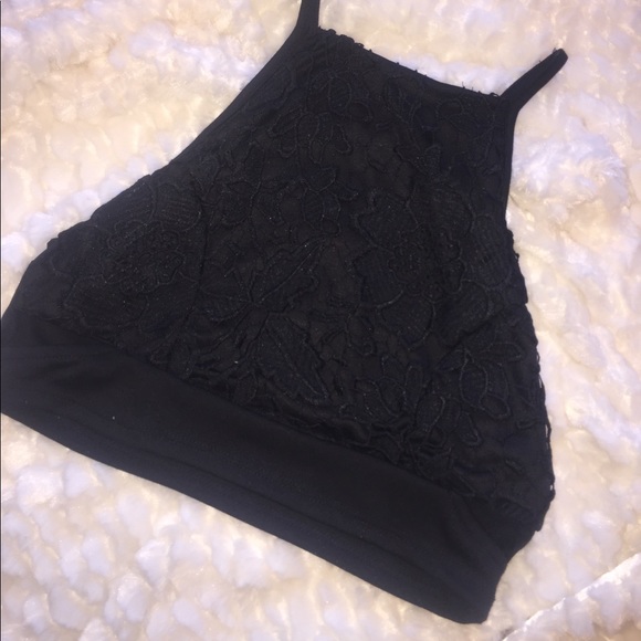 Black Lace Halter Crop Top 🌺 - Picture 3 of 5