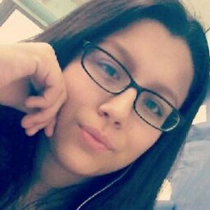 Meet your Posher, Casandra