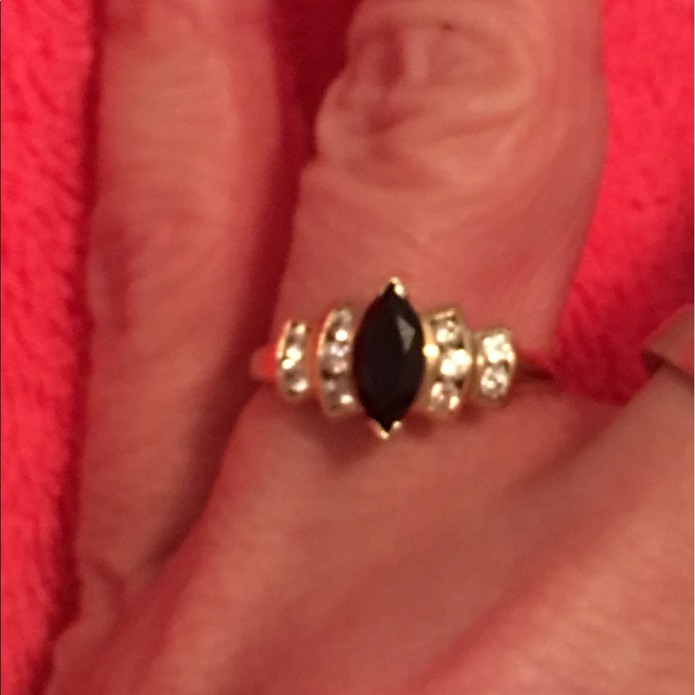 10kt YG sapphire ring