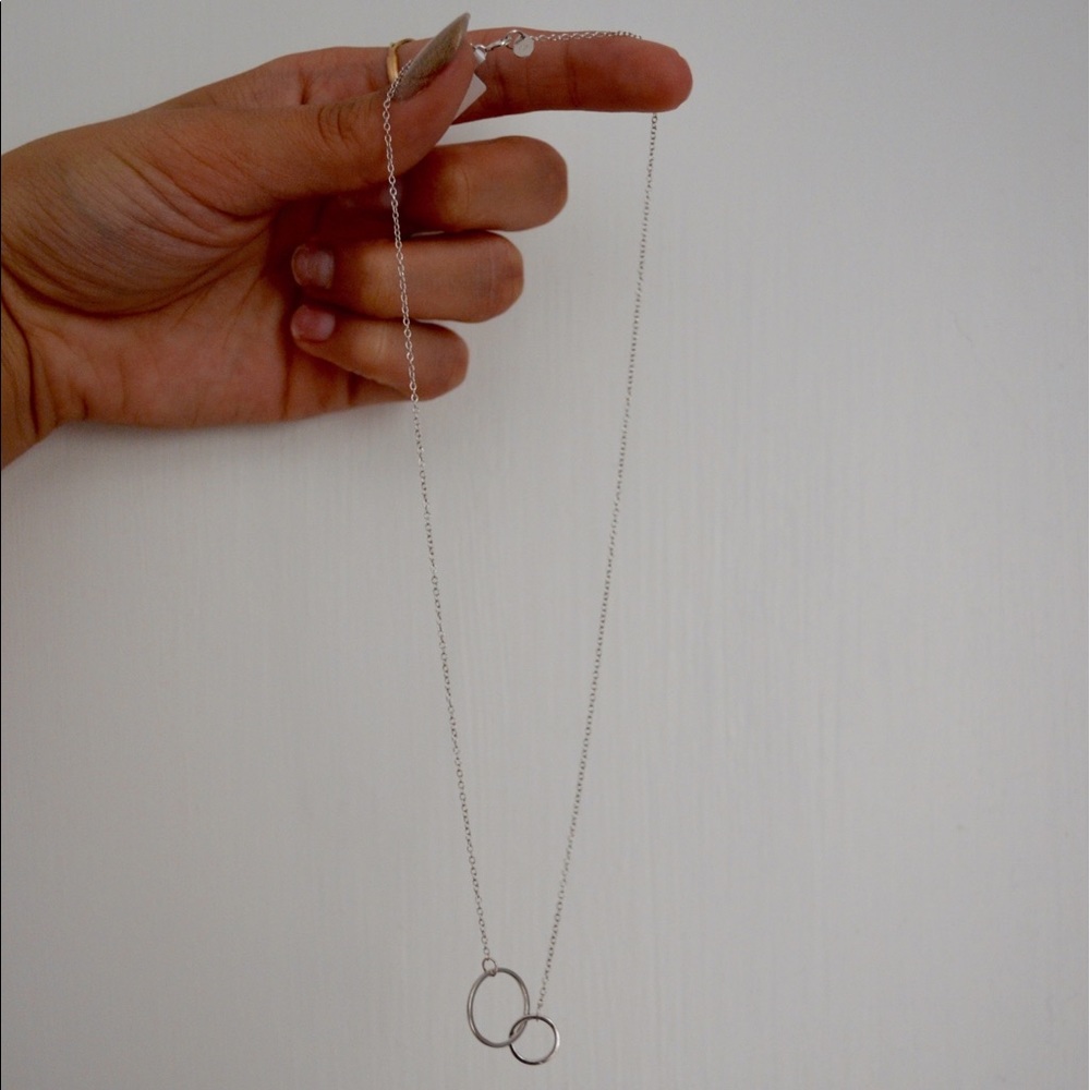 SOLD 🚨 - Interlocking Circles Necklace