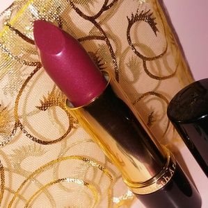 New Elizabeth Arden lipstick *added for bundle*