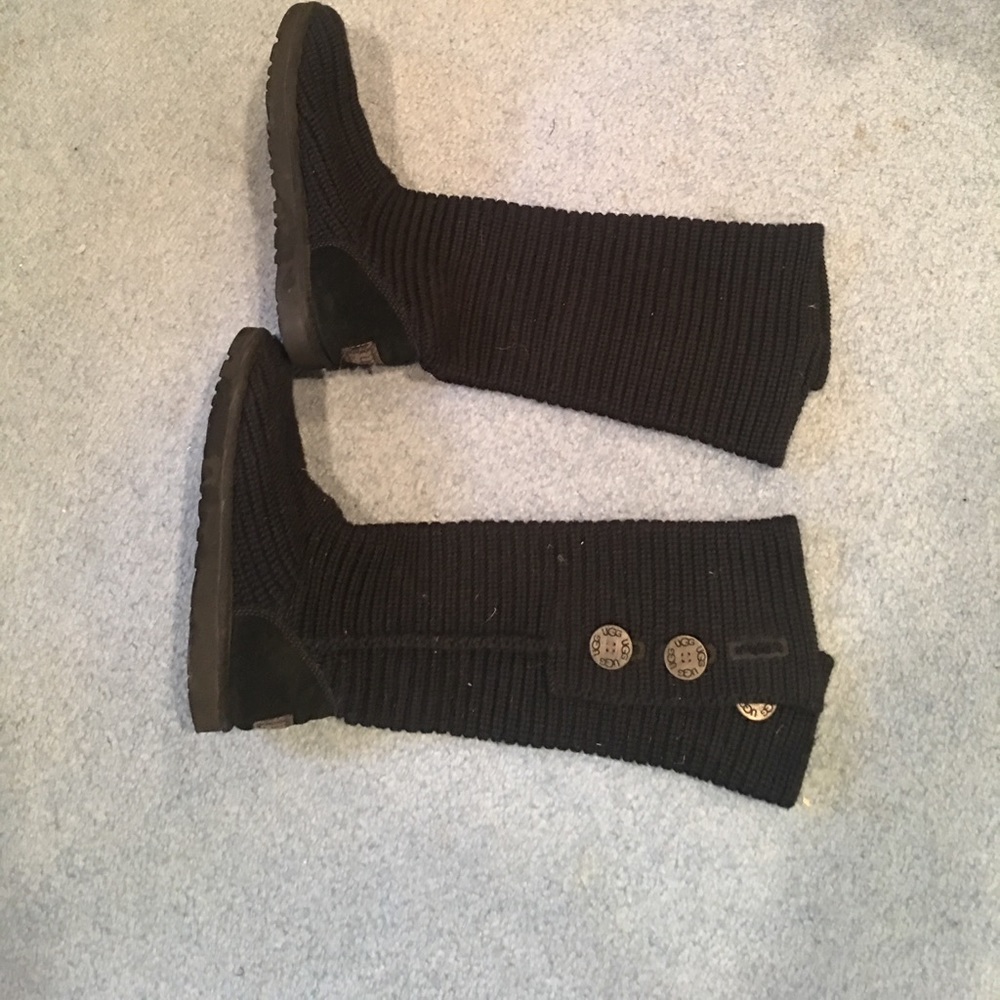 Black sweater uggs