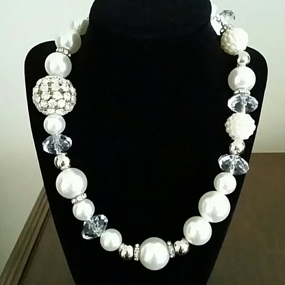 Glamorous Chunky White, Clear & Silver Necklace