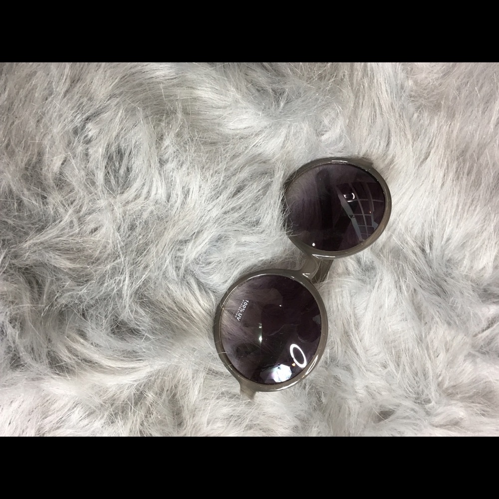 Oversized round sun glasses