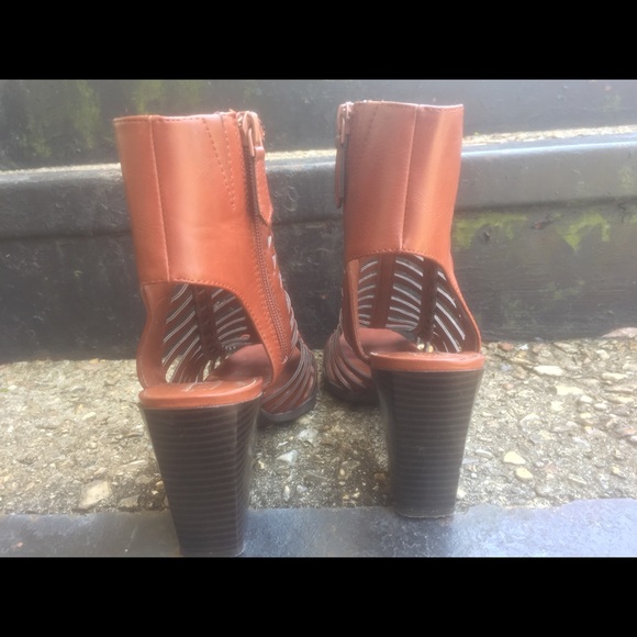 Women's Dark brown Charlotte Russe heels (8.5) - Picture 2 of 3