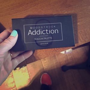 Younique shadow palette