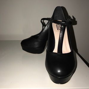 Black Mary Jane pumps