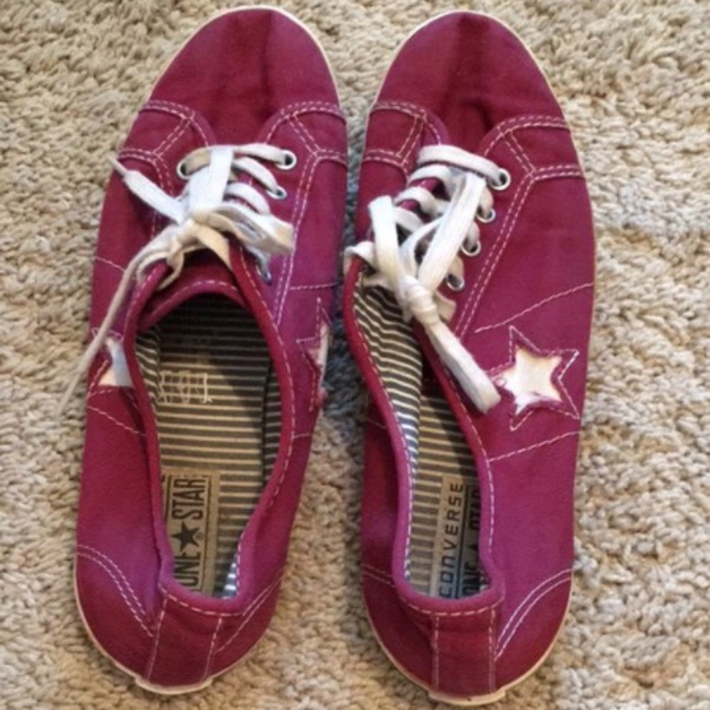 maroon converse one star