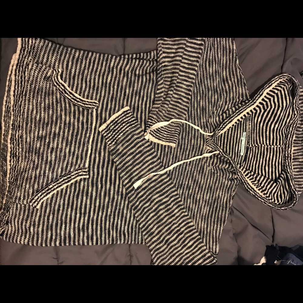 Large Maurice's lightweight hooded sweater