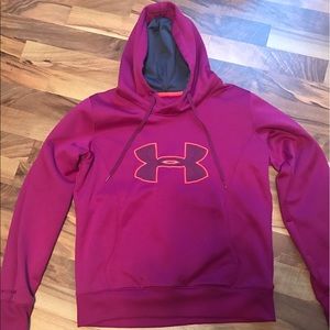 Women's Under Armor sweatshirt