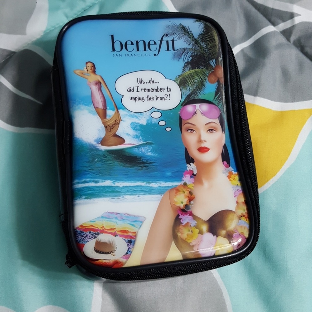 😍 Benefit travel cosmetic case
