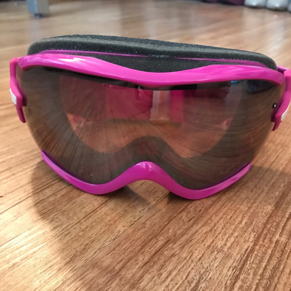 Snow goggles
