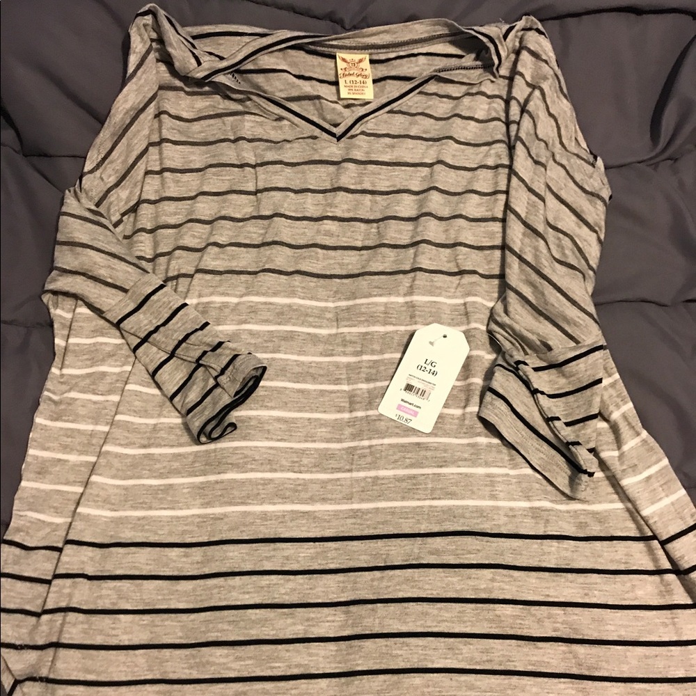 Large 3/4 sleeve lightweight shirt
