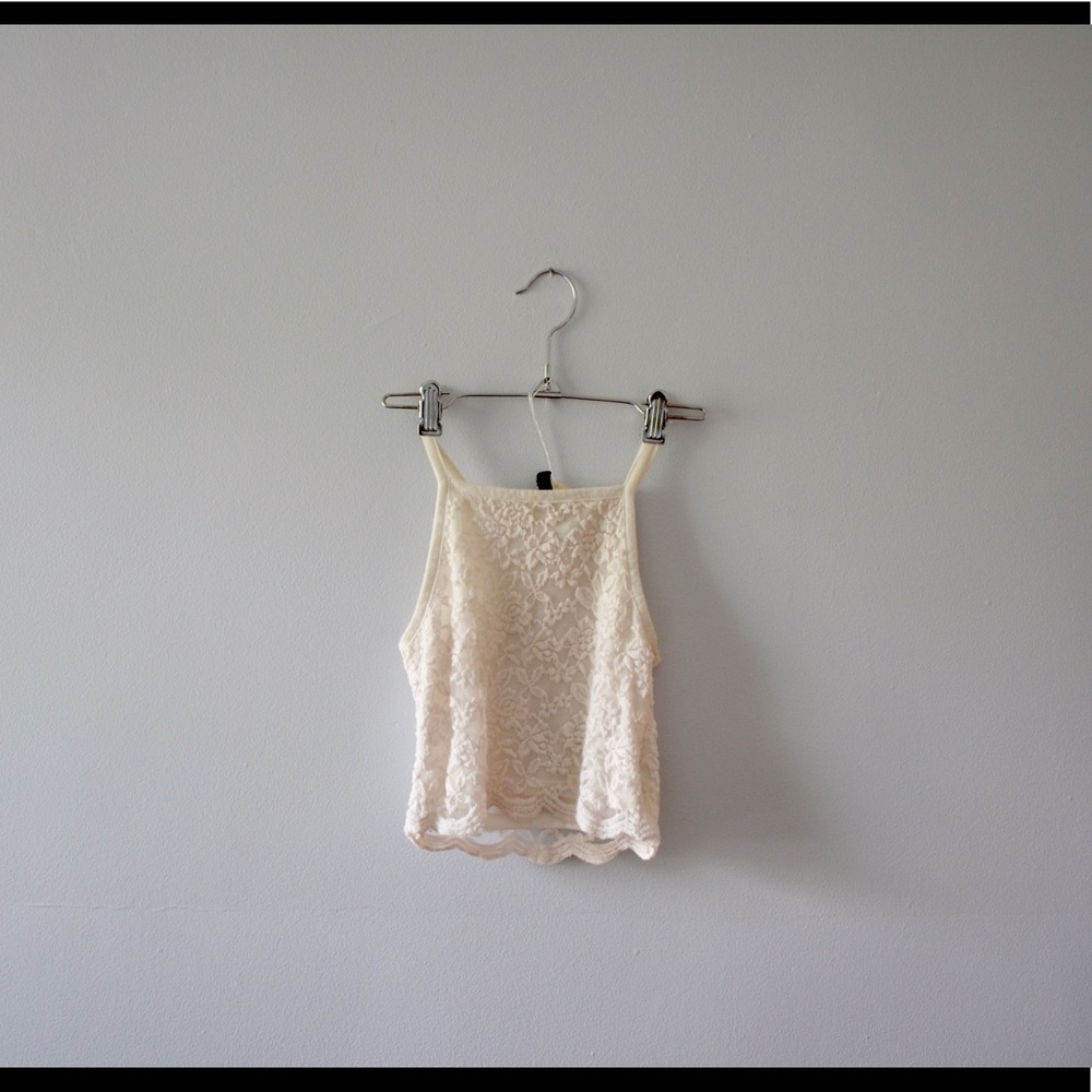 🚨SOLD - White Lace Crop Top