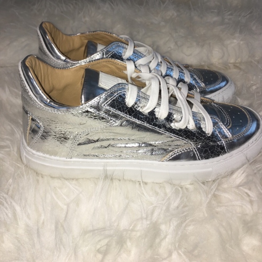 BRAND NEW Maison Margiela silver low top sneakers