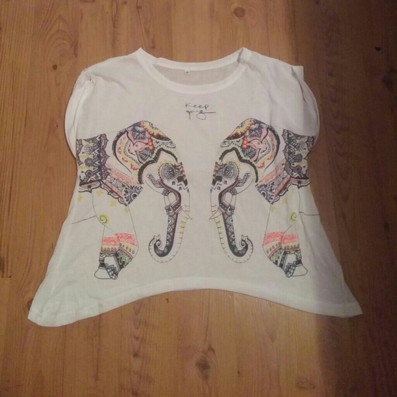 Tops - Art elephant short sleeve shirt