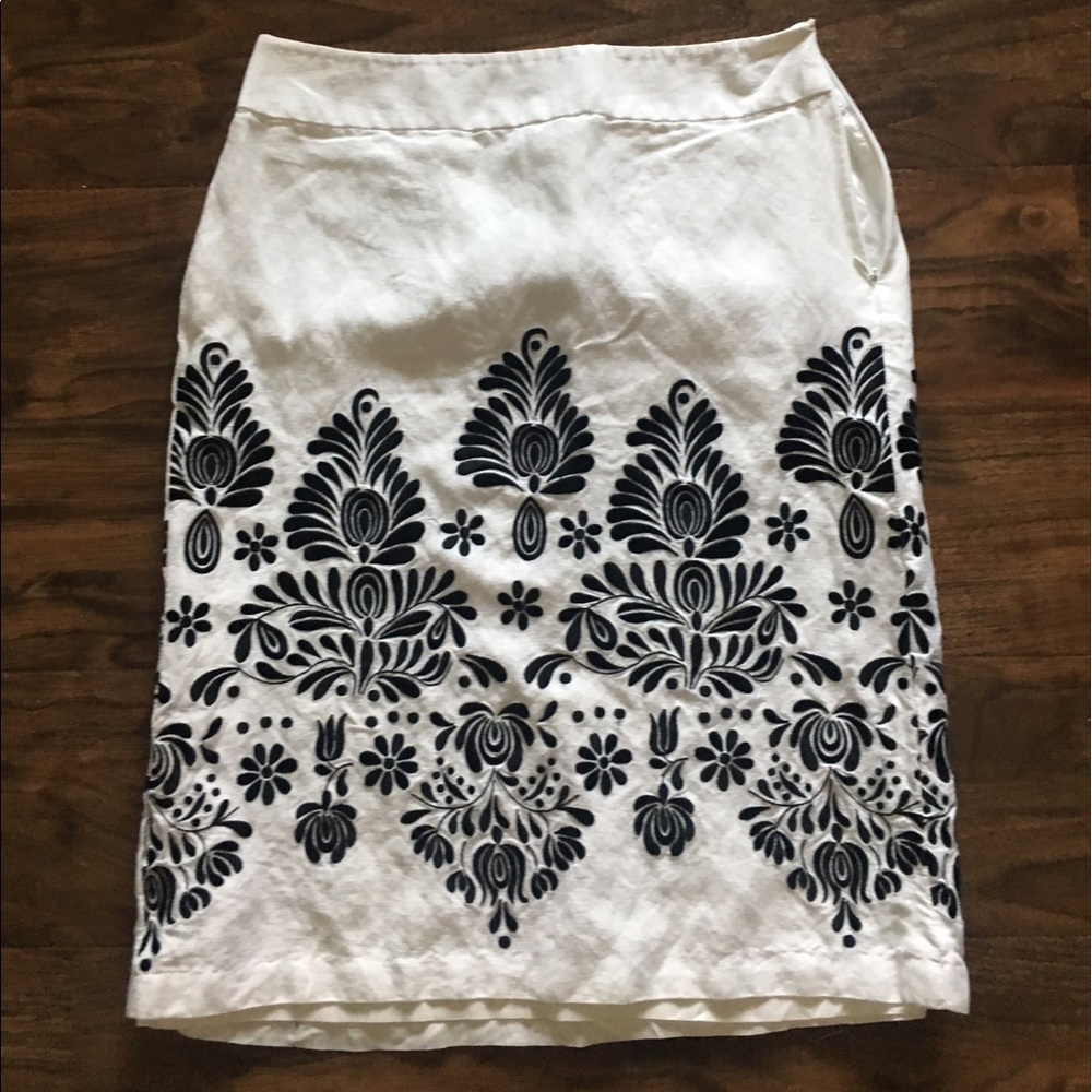 Ann Taylor white and black skirt
