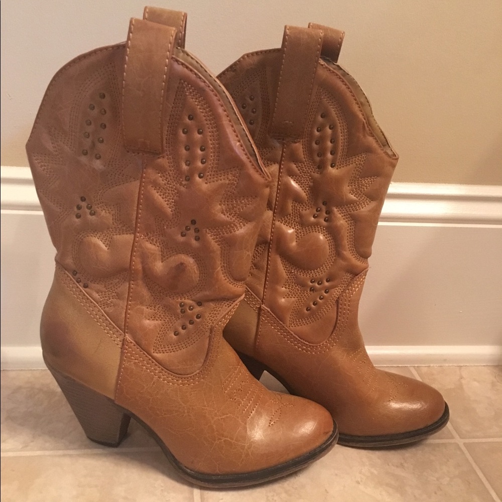 Heeled cowboy boots