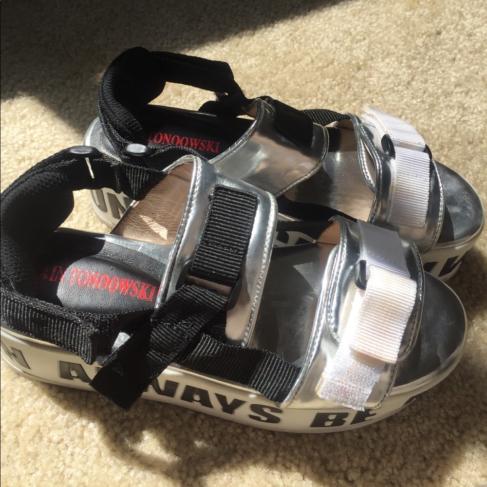 Alain Tonoowski high slides
