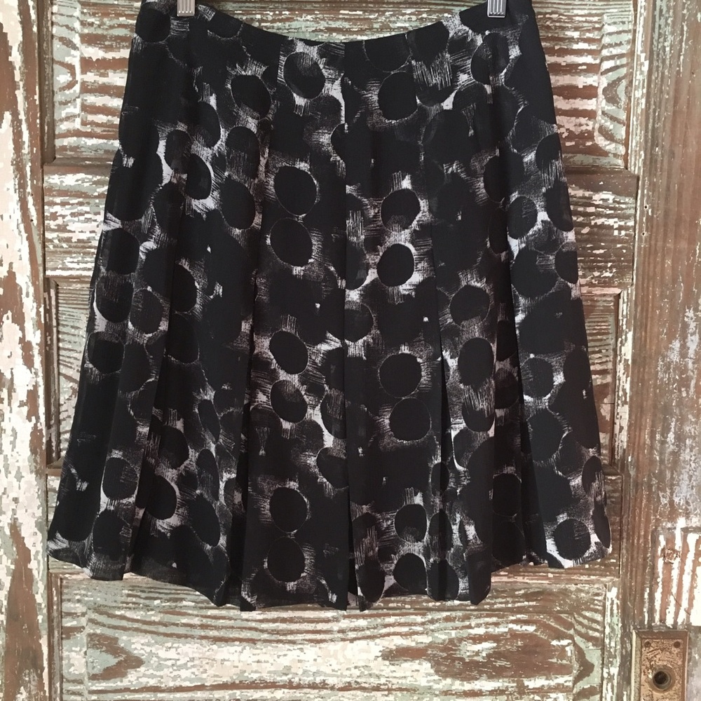 Silk pleated skirt by Isda & Co.