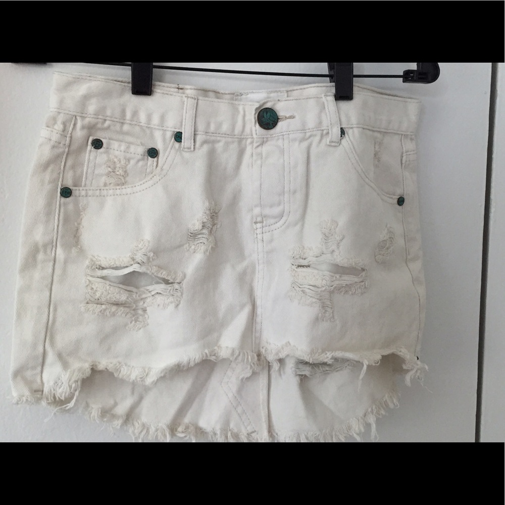 🎉 HP 🎉 NEW One Teaspoon white denim skirt