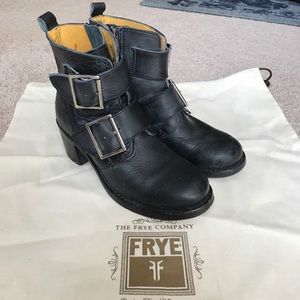 FRYE Sabrina Double Buckle (Size 7 in Black)
