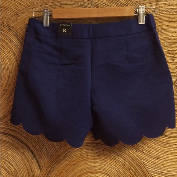 Express Scalloped Edge Short- NWT Size 2 - Picture 2 of 7