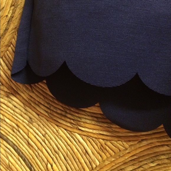 Express Scalloped Edge Short- NWT Size 2 - Picture 3 of 7