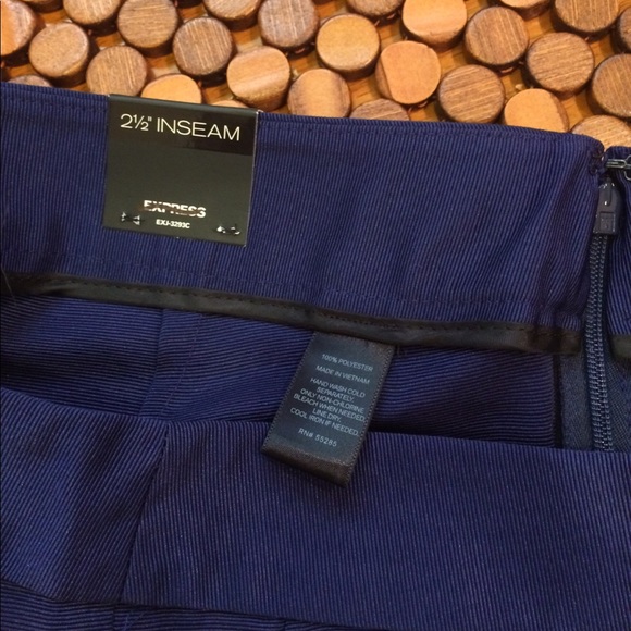 Express Scalloped Edge Short- NWT Size 2 - Picture 6 of 7